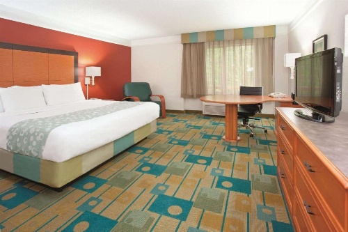 La Quinta Inn & Suites by Wyndham Colorado Springs South Airport image 28