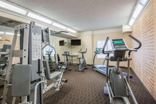 La Quinta Inn & Suites by Wyndham Colorado Springs South Airport image 31