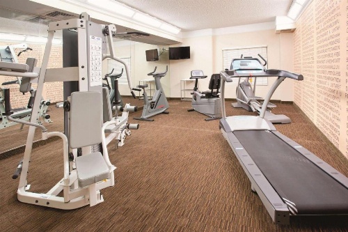 La Quinta Inn & Suites by Wyndham Colorado Springs South Airport image 32