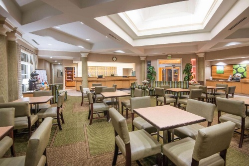 La Quinta Inn & Suites by Wyndham Colorado Springs South Airport image 34